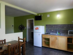 Кухня или мини-кухня в Departamentos Los Tamariscos
