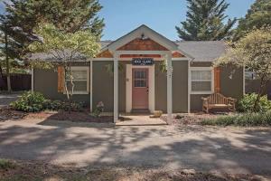 a house with a pink door and a sign on it at 7- Rock Island Cottage in Lookout Mountain