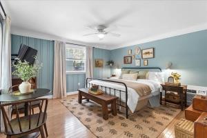 a bedroom with a large bed and a table at 7- Rock Island Cottage in Lookout Mountain