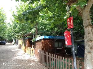 a red sign on a tree next to a building at Complejo Godoy in Losar de la Vera