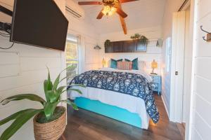 a bedroom with a bed and a ceiling fan at Sophie Cabin National Forest Tiny Cabin in Chattanooga