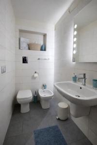 a white bathroom with a sink and a toilet at Al Piccolo Cassaro in Caltanissetta +35 photos