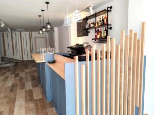 a kitchen with a counter with wooden dividers at Hotel OCTOPUS in Can Picafort +10 photos