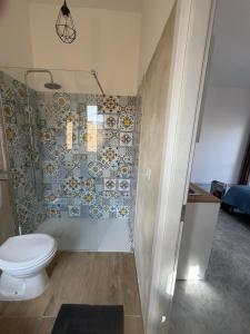 a bathroom with a toilet and a shower at L'atmosfera in Brindisi