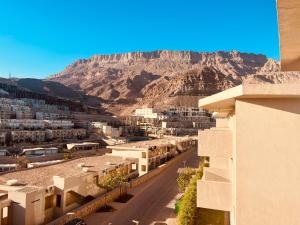 a view of a city with a mountain in the background at المونت جلاله - ll Monte Galala Ain Sokhna in Ain Sokhna