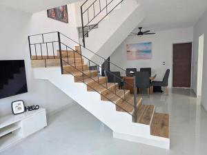 a staircase in a house with a dining room and a table at Casa amplia para grupos Remodelada y centrica in Guadalajara