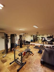 a room with a gym with lots of exercise equipment at Pousada Refugio Jardim de Canoa in Canoa Quebrada
