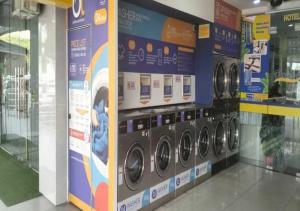 a row of washing machines in a store at Sun Inns Dmind Seri Kembangan in Seri Kembangan