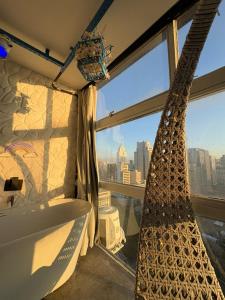 a bathroom with a large window and a bath tub at Andar 41 Oficial in São Paulo