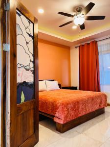 a bedroom with a bed and a ceiling fan at Loma Linda in Arenal