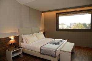 a bedroom with a large bed and a window at Albergo Roma, BW Signature Collection in Castelfranco Veneto