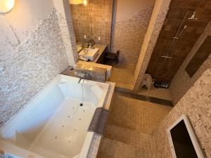 a large bathroom with a tub and a sink at ライオンズロック in Nerima +17 photos