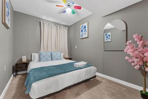 a bedroom with a bed and a ceiling fan at 5BR Wild Rose- Meadows, AC, Garage, Sleeps 12 in Edmonton