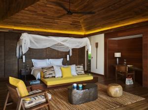 Postel nebo postele na pokoji v ubytování Six Senses Zil Pasyon, Seychelles