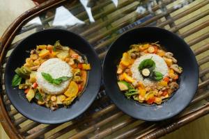 two bowls of food sitting on a bench at Home Stay in Arogyam at Mulshi Backwaters in Mulshi