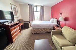 a hotel room with a bed and a television at Econo Lodge City Centre in Kingston