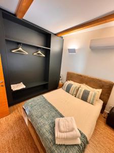 a bedroom with a bed with a black wall at Rooftop Teatro Aveiro in Aveiro