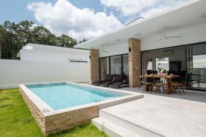 an external view of a house with a swimming pool at villa carissa 9 in Nathon Bay +2 photos