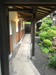 a walkway leading to a building with at Oyado Iseya in Shiojiri