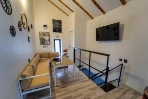 a living room with a couch and a table at Cabana La Cassian in Vulcan