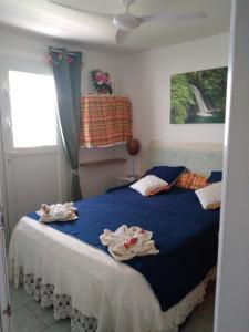 a bedroom with a bed with towels on it at Villa Madras in Sainte-Anne