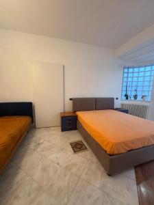 a bedroom with two beds and a window at Dejavu ROOMS & SPA in Assoro