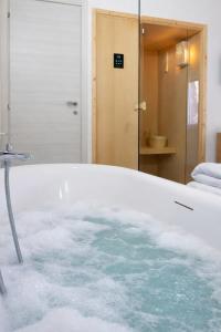 Bany a Riva Lago Residence