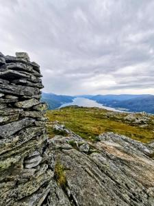 a stack of rocks on top of a mountain at Unikt og romslig hus perfekt for grupper in Nordfjordeid
