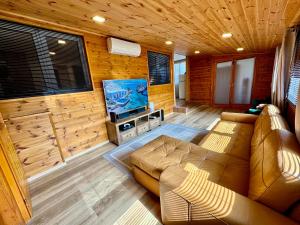a living room with a couch and a flat screen tv at Wendell Apartman in Nyíregyháza
