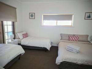 a bedroom with two beds and a window at Waters Edge Retreat in Dawesville