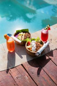 a bowl of food and a drink next to a pool at Casa Kapuas in Gili Trawangan +39 photos