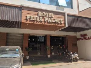 a hotel parking garage with a motorcycle parked outside at Hotel Priya Palace in Rānchī