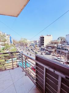 a balcony with a view of a city street at Airport Sky Transit Suites in Rānchī