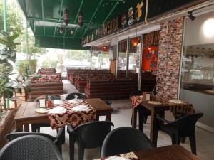 a restaurant with wooden tables and chairs in a room at Hotel Cems Sunparadise in Alanya