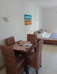 a room with a table and chairs and a bed at Ground floor Studio Vila Verde in Prainha