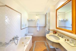 Koupelna v ubytování Relais Il Canalicchio Country Resort & SPA