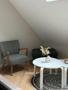 a living room with a chair and a table at Léonie-Les appart's de Léon in Landerneau