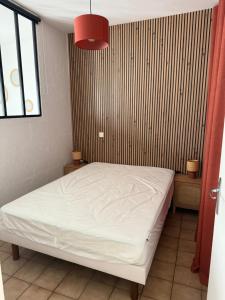 a bedroom with a white bed in a room at La Tranche Cozy Stay! in La Tranche-sur-Mer