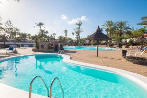 Bazén v ubytování Sunny Bungalows Parque Golf in Maspalomas nebo v jeho okolí