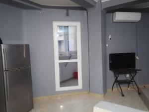 a room with a window and a television in it at Les 4 chemins in Bejaïa
