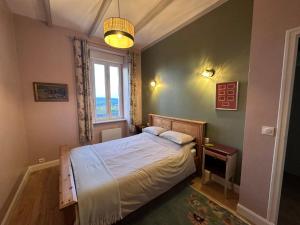 a small bedroom with a bed and a window at La Verrerie de Guerlédan in Caurel