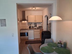 a kitchen and living room with a table and a dining room at Appartement Ruhe mit zwei Schlafzimmern in Enkirch