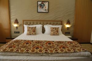 a bedroom with a large bed with two pillows at Hotel Jannat Celebration in Wani