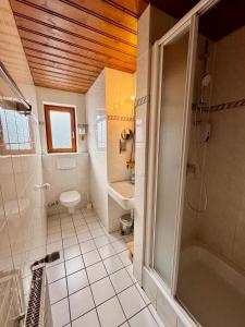 a bathroom with a shower and a toilet and a sink at Hotel Kraus - Zentral in Bielefeld-Heepen, Gratis Parken, 24h Self Check-in in Bielefeld +55 photos