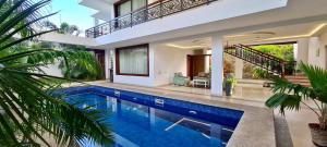 an image of a house with a swimming pool at Villa Escape In in Kuilapayam