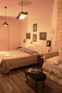A bed or beds in a room at Le Dame Della Cortesella B&B