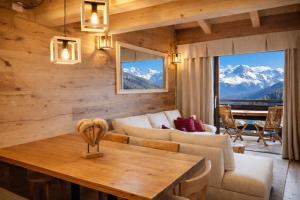 a living room with a couch and a table at SKYWAY LOFT - Residence Veronza con piscina, Dolomiti Affitti in Cavalese