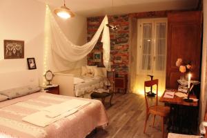 A bed or beds in a room at Le Dame Della Cortesella B&B