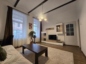 a living room with a couch and a coffee table at Epic rooms in Braşov