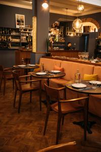 a restaurant with tables and chairs and a bar at Corações Unidos "A Pensão" in Alcobaça +48 photos